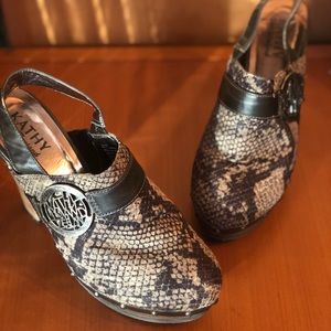 ❌❌SOLD❌❌Kathy Van Zeeland Clog Style Fashonable shoes